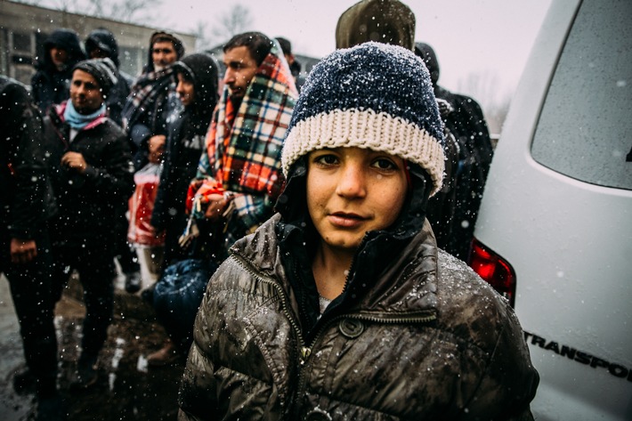 Flüchtlinge in Bosnien und Herzegowina / Hilfsorganisationen starten gemeinsame Winterhilfe / action medeor, Help und NAK-karitativ verteilen Hilfsgüter in Lipa