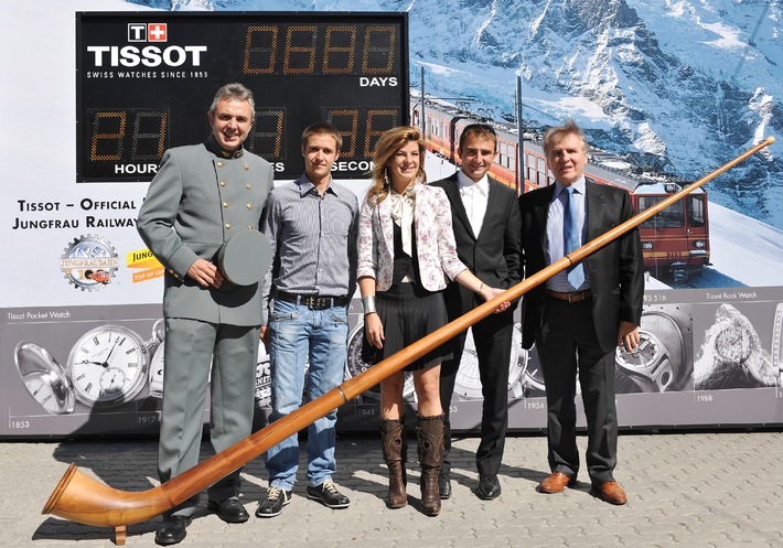 Tissot berührt den Top of Europe - Ein speziell gekennzeichneter Jungfraubahn-Zug auf dem Weg zu Europas höchster Bahnstation