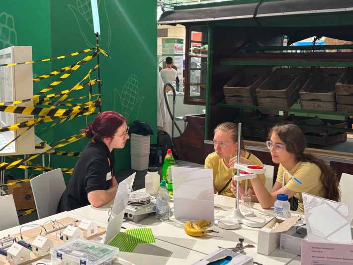 Arbeitsgruppe Chemiedidaktik der Uni Osnabrück bei der IdeenExpo in Hannover