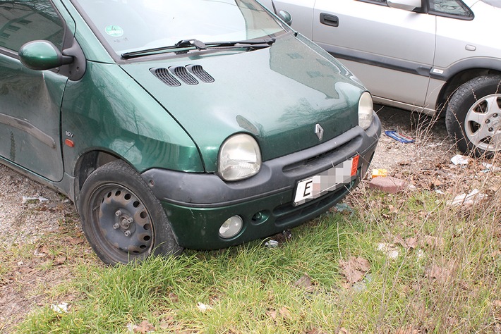 POL-DU: Marxloh: Twingo-Fahrer flüchtet nach Unfall - Zeugen gesucht