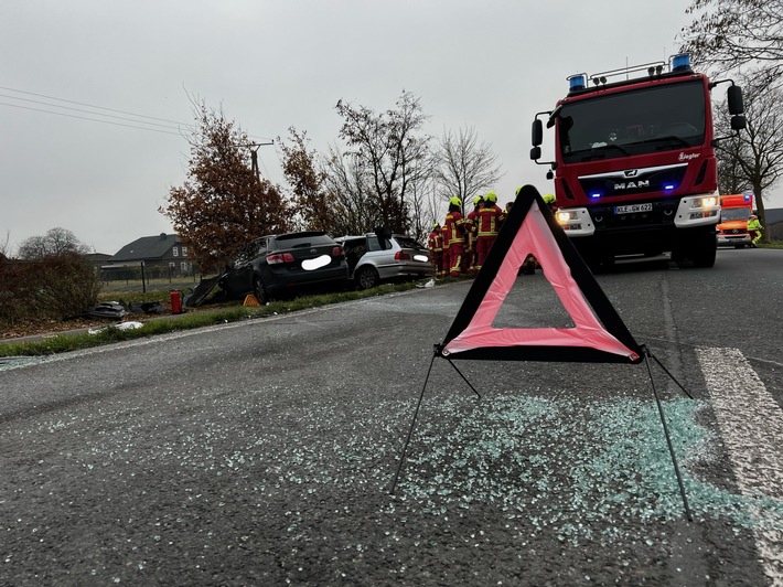 Feuerwehr Weeze: Verkehrsunfall mit eingeklemmter Person