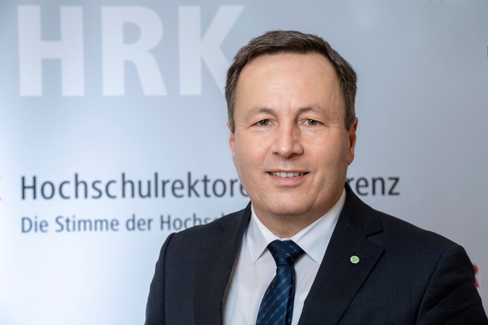 Prof. Dr. Karim Khakzar erneut zum Sprecher der deutschen HAWs gewählt