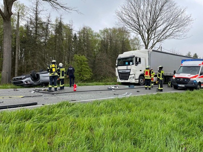 FW-Schermbeck: Schwerer Verkehrsunfall auf der Weseler Straße