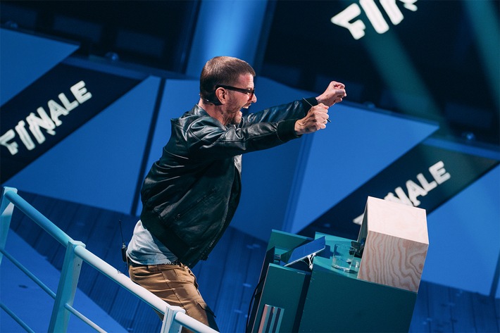 Aus der Traum! Joko stiehlt Traumschiff-Kapitän Till Reiners die Show, ProSieben tanzt als Marktführer souverän durch die Prime Time
