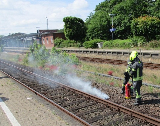 BPOL-FL: Husum - Brennende Zigarettenkippe löst Feuerwehreinsatz aus