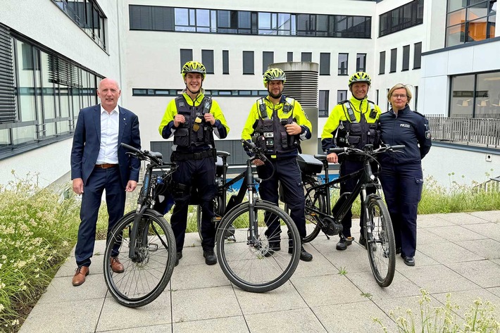 POL-MG: Fahrradstaffel der Polizei Mönchengladbach im Einsatz für Verkehrssicherheit
