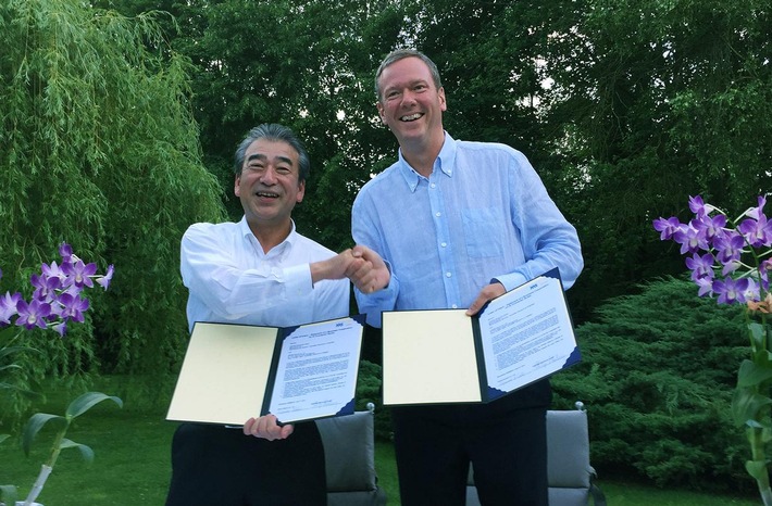 HARTING und HIROSE wollen neuen Standard setzen (FOTO)