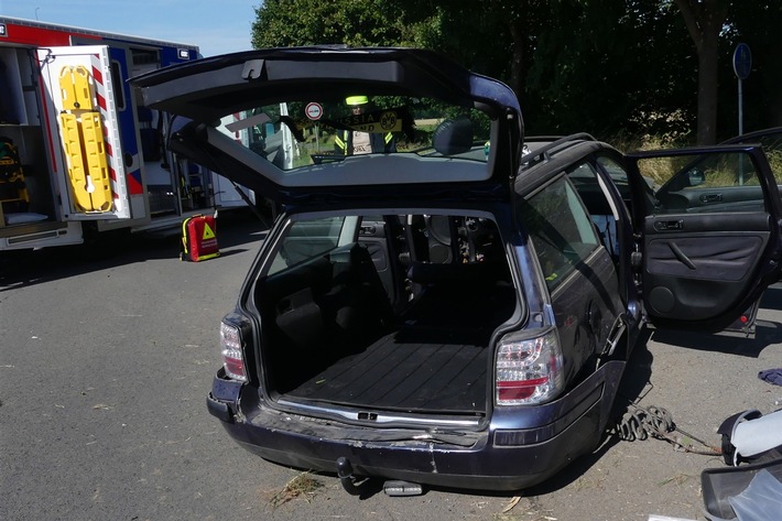 POL-GM: Autofahrer bei Alleinunfall schwer verletzt