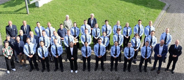 POL-MI: Landrat Ali Dogan begrüßt 30 neue Polizistinnen und Polizisten im Kreis Minden-Lübbecke