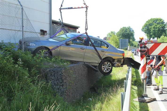 POL-PDMT: Verkehrsunfall mit zwei Verletzten auf der L 310