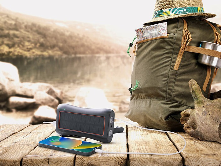 revolt Kurbel-Dynamo-Powerbank PB-50.k mit Solarpanel, 10 Ah / 37 Wh, USB-C, 2x USB-A: Smartphone &amp; Co. jetzt auch manuell per Handkurbel mit Strom versorgen