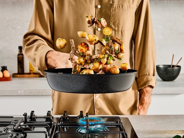 Langlebiger und widerstandsfähiger denn je: Neue Pfannenserie EXPLORE ON Keramik von Tefal