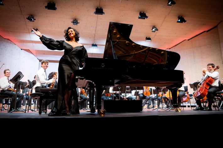 70 Jahre Menuhin Festival Gstaad: Intendant Daniel Hope setzt in der Jubiläumssaison mit Weltstars und neuen Formaten Akzente