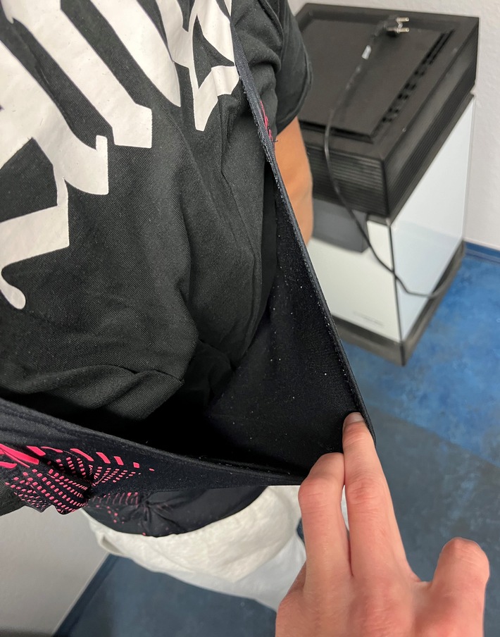 POL-D: Garath - Mit Badeanzug auf Diebestour - Polizei greift jugendlichen Tatverdächtigen auf