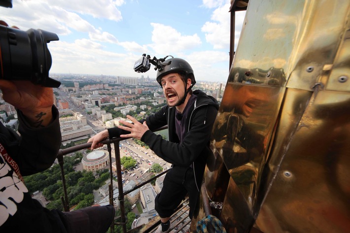 Klaas wird zum Roofer und Joko zieht blank! "Joko gegen Klaas - Das Duell um die Welt" auf ProSieben (FOTO)