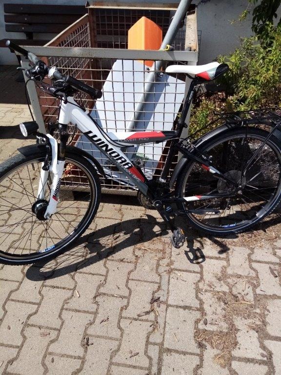 POL-WE: Wem gehört das Fahrrad? + bedroht und beleidigt- Festnahme folgt + Kennzeichen abgerissen und geklaut + Unfallfahrer flüchtet + Heuballen zerschnitten