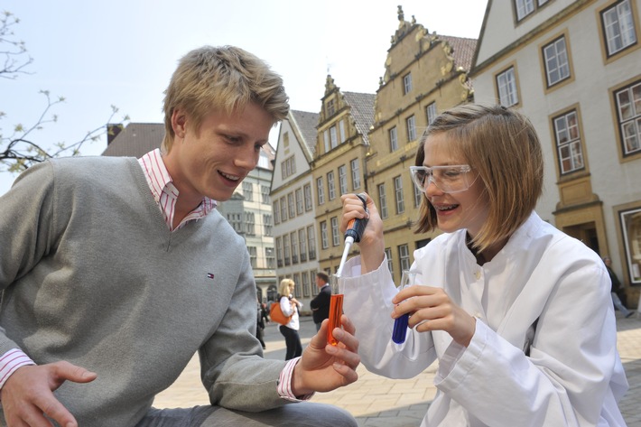 Forscherabenteuer in Bielefeld  / "Macht Euch schlau!" heißt es zum Wissenschaftsfestival GENIALE vom 26. August bis 3. September (mit Bild)