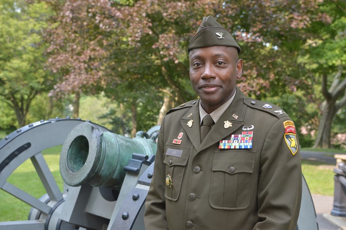 Colonel Rance Lee ist Director of Admissions der USMA,Bundeswehr Carl Sc .JPG