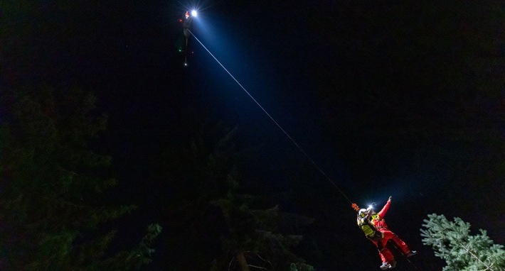 Lebensrettender Einsatz in den Alpen / DRF Luftrettung und ARA Flugrettung mit &quot;Rescue of the Year Award&quot; ausgezeichnet