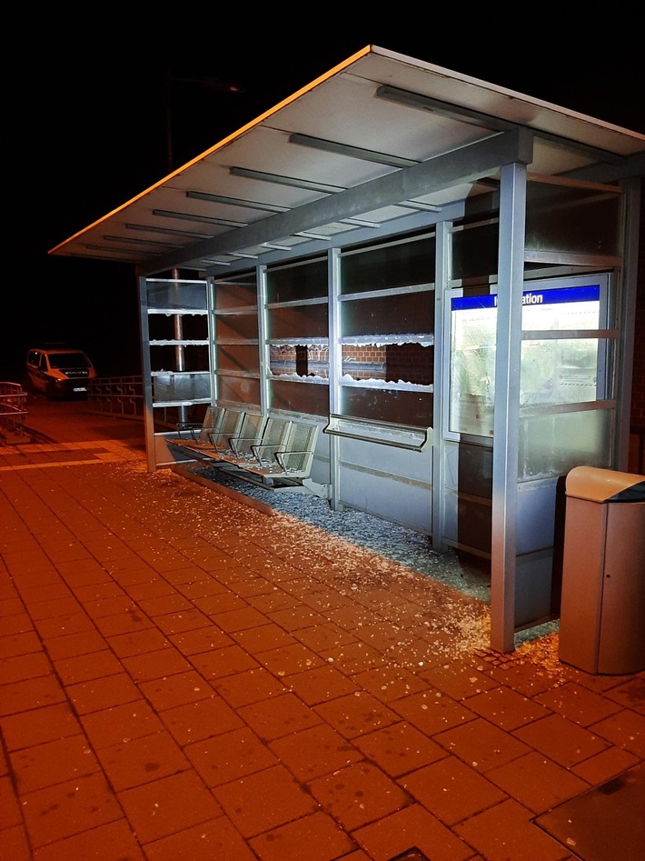 BPOL-HB: Vandalismus im Bahnhof Bardowick