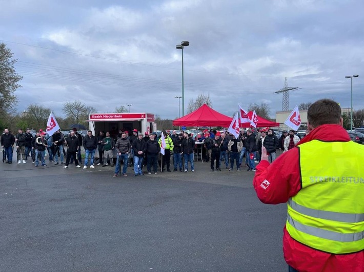 IGBCE ruft zum Warnstreik auf: Bei Gerresheimer in Essen standen alle Maschinen still