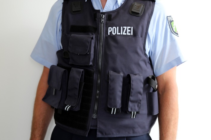 POL-LZPD: Neue funktionale Westen für Polizistinnen und Polizisten in NRW
Tragekomfort verbunden mit Höchstmaß an Schutz und Sicherheit