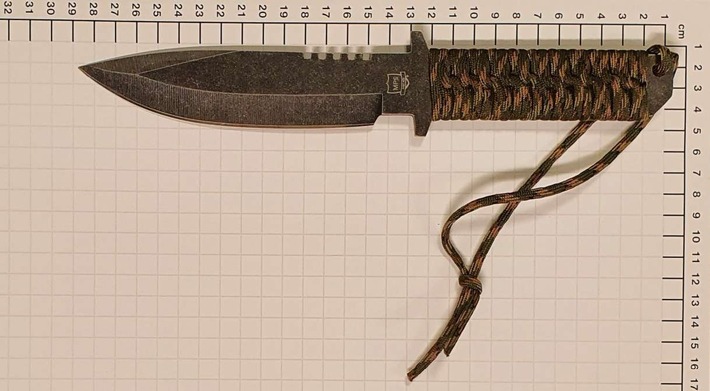 BPOL NRW: 16 cm lange Klinge - Bundespolizei zieht gefährliches Messer ein