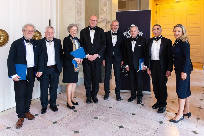 Antje Boetius erhält Orden Pour le mérite und Großes Verdienstkreuz mit Stern