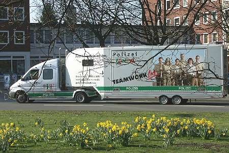 POL-DN: Werbetruck der Polizei NRW on tour - Station am Dürener Badesee