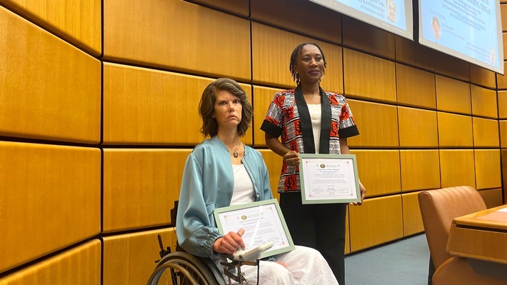 Am 07. August 2025 erhielt Stephanie Butschek in Wien, im Hauptquartier der Vereinten Nationen zusammen mit HE. Fatou Angelique Bessin (Second counseillor at Burkina Faso) die Auszeichnung zur Global Woman Peace Ambassador von der WFWPI, einer weltweit tätigen NGO mit Beraterstatus beim Wirtschafts-und Sozialrat der Vereinten Nationen (ECOSOC) / Weiterer Text über ots und www.presseportal.de/nr/181261 / Die Verwendung dieses Bildes für redaktionelle Zwecke ist unter Beachtung aller mitgeteilten Nutzungsbedingungen zulässig und dann auch honorarfrei. Veröffentlichung ausschließlich mit Bildrechte-Hinweis.