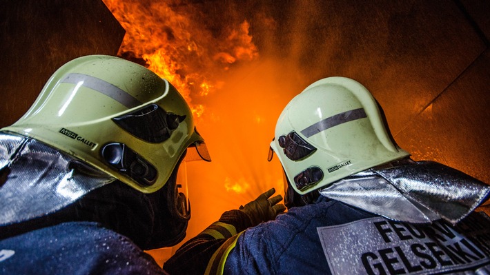 FW-GE: Wohnungsbrand in Bulmke-Hüllen / Zwei Personen mit Verdacht auf Rauchvergiftung werden in ein Gelsenkirchener Krankenhaus eingeliefert