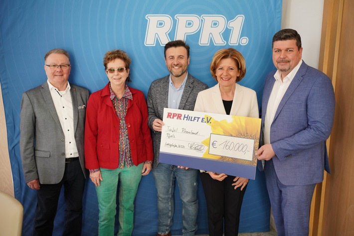 RPR HILFT e.V. spendet 160.000 Euro zugunsten der Tafeln in Rheinland-Pfalz. Ministerpräsidentin Malu Dreyer ist Schirmherrin