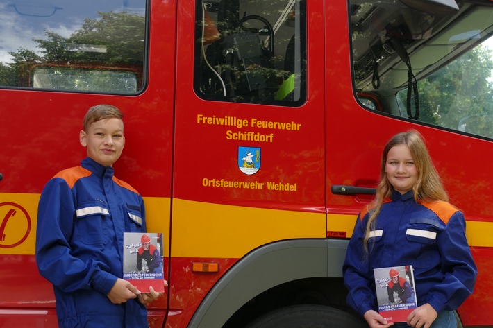 FFW Schiffdorf: Nachwuchsbrandschützer erhalten Präsente in Form von Rätselheften