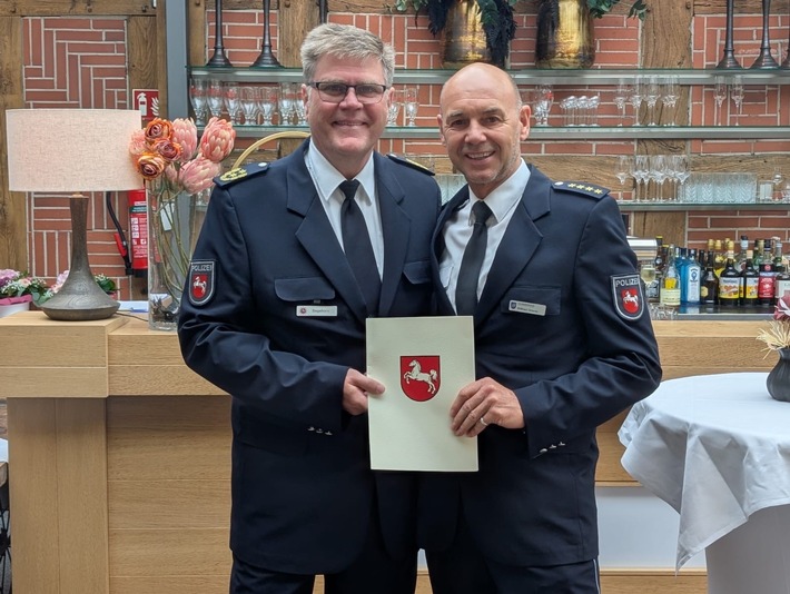 POL-OLD: KORREKTUR +++ Leitender Polizeidirektor Wilfried Grieme in den Ruhestand verabschiedet +++ Polizeipräsident Sagehorn würdigt Verdienste des scheidenden Leiters der Inspektion in Delmenhorst +++