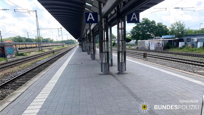 Bundespolizeidirektion München: S-Bahn-Kontrolleure mit Pfefferspray angegriffen