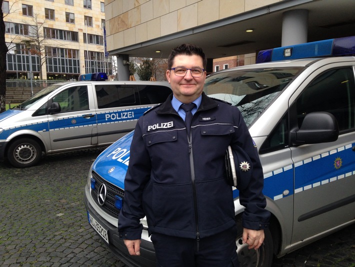 POL-F: 151204 - 959 Frankfurt: &quot;Schutzmann vor Ort&quot; beim 4. Polizeirevier - Foto