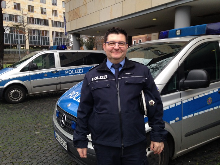 POL-F: 151204 - 959 Frankfurt: "Schutzmann vor Ort" beim 4. Polizeirevier - Foto