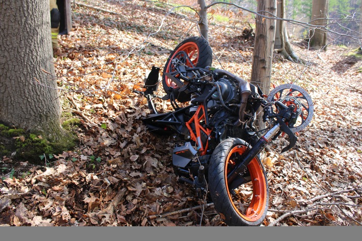 POL-RBK: Odenthal - Vier Verletzte nach Zusammenstoß zwischen zwei Pkw und einem Motorradfahrschüler