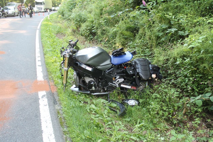 POL-OE: Motorradfahrer nach Sturz leicht verletzt
