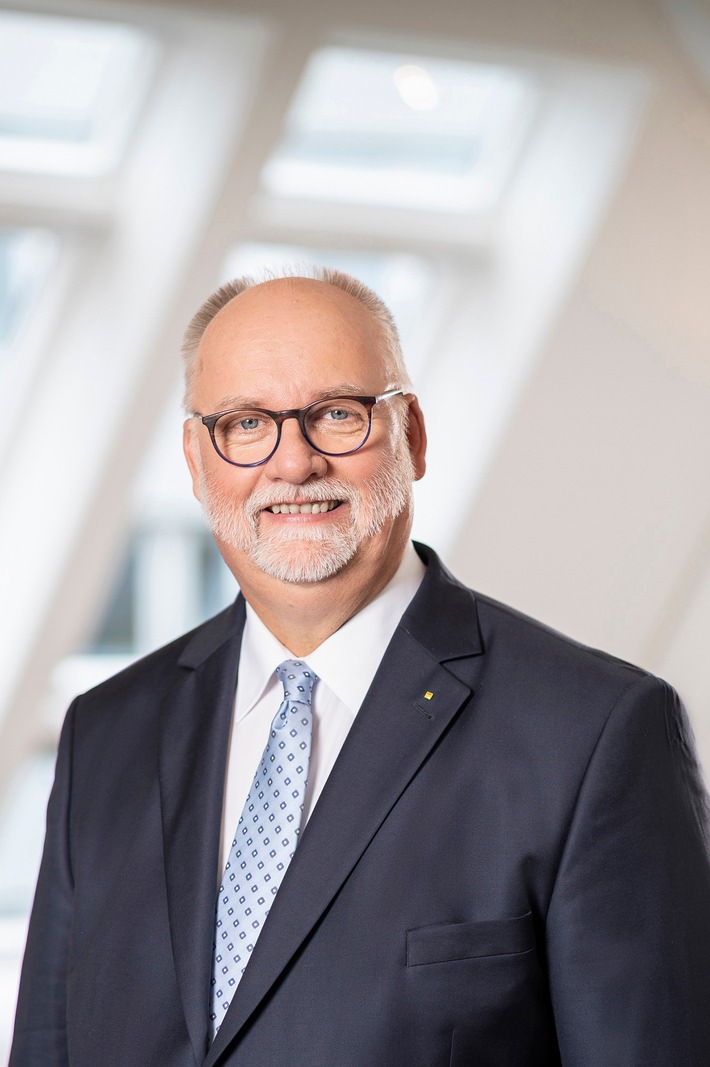 ADAC Verkehrspräsident Gerhard Hillebrand in DVR Vorstand gewählt / Club ist größter Anbieter von DVR Programmen für Verkehrssicherheit