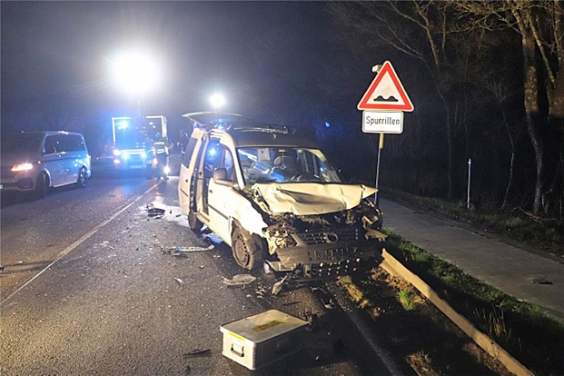 POL-ME: Unfall unter Alkoholeinfluss: Drei Leichtverletzte und hoher Sachschaden - 2603050