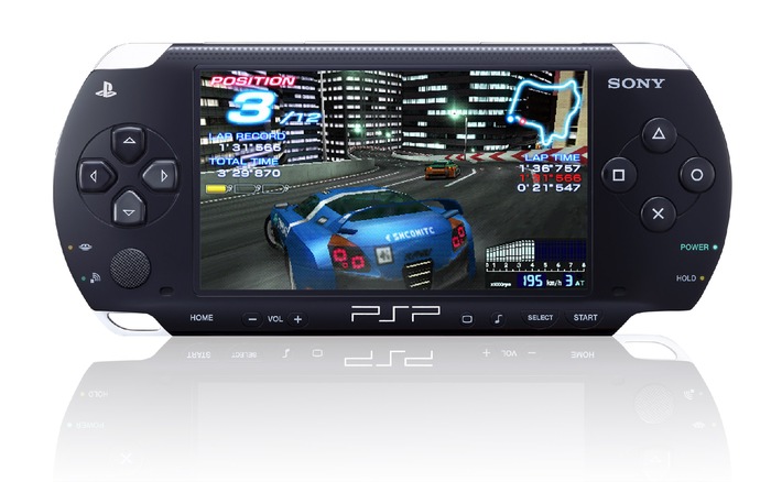 31.08.05, 24h: Mitternachtsverkauf PSP PlayStation Portable mit Rapper Stress