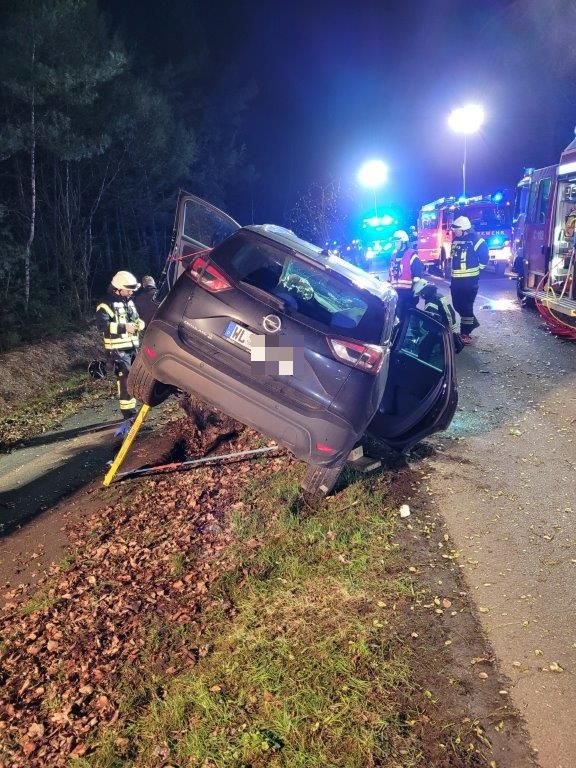 POL-STD: 31-jähriger Autofahrerin bei Unfall in Wiegersen schwer verletzt