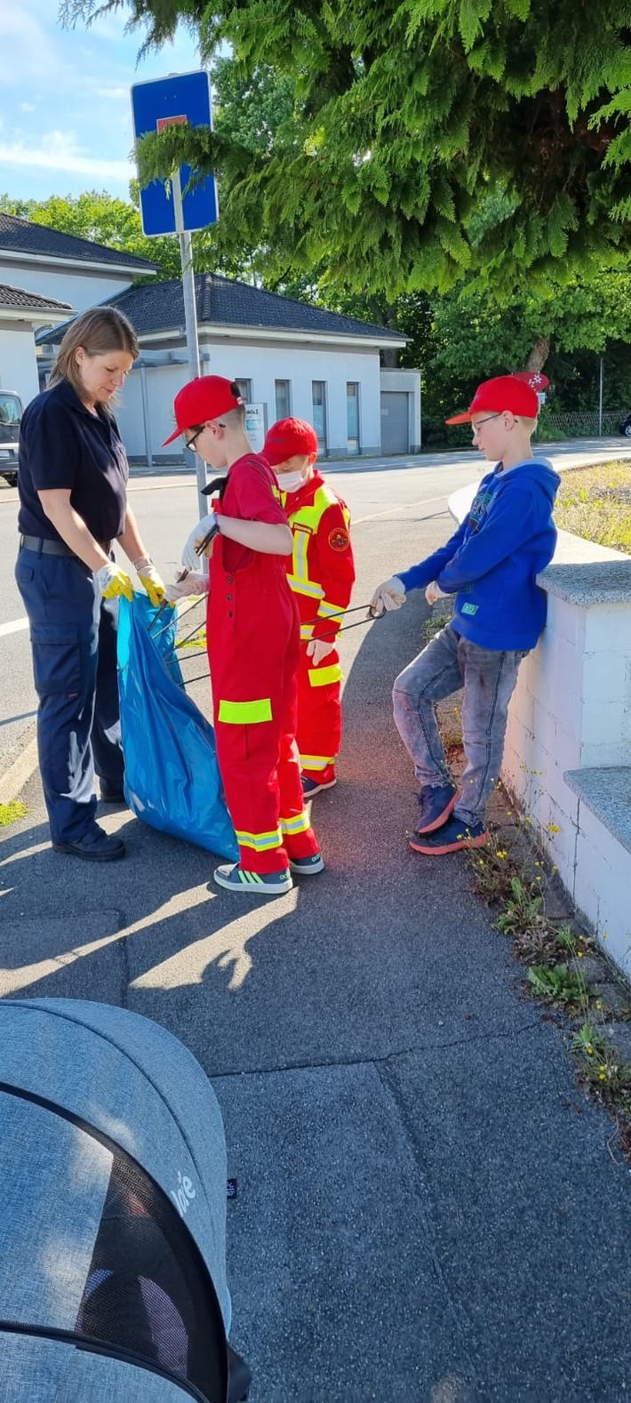 FW-MK: Kinderfeuerwehr beteiligt sich an der Aktion "Iserlohn, na sauber"