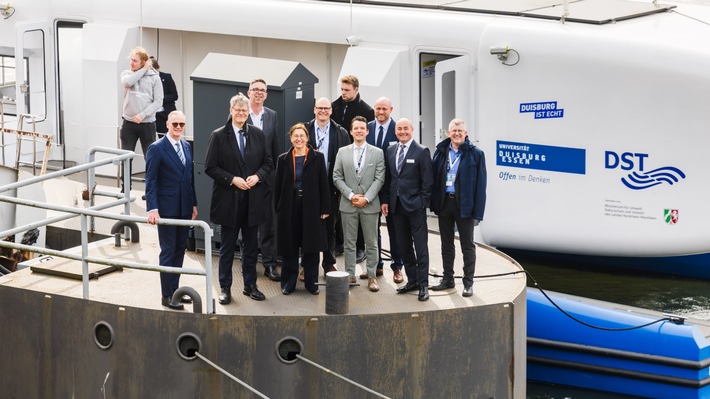 Demonstrationsfahrt mit Bundesverkehrsminister Patrick Schnieder auf auftonomem Forschungsschiff NOVA