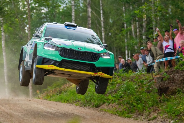 Rallye Estland: Andreas Mikkelsen und Sami Pajari fahren im Škoda Fabia RS Rally2 zum WRC2-Doppelsieg