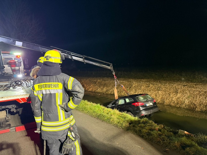 POL-STD: Unfall in Drochtersen-Assel - 3 Autoinsassen leicht verletzt