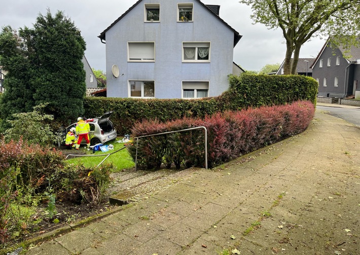 POL-BO: Alleinunfall - Seniorin (77) kommt von Fahrbahn ab