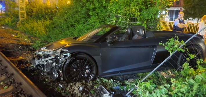 POL-K: 220508-1-K Polizei stellt Audi-Wrack und Führerschein nach Alleinrennen sicher