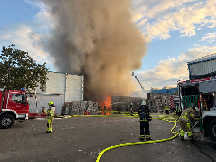 FW-MK: Großbrand bei Müllverwerter